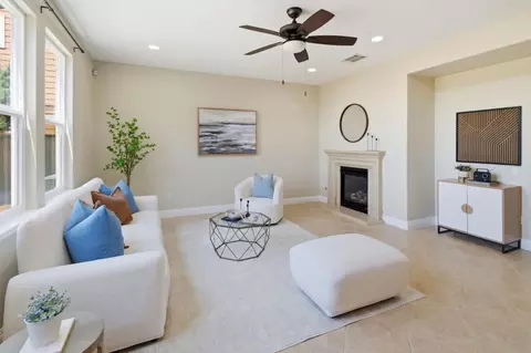 Living - 370 Klein Ave, Vallejo, CA 94592 photo 4 of 7
