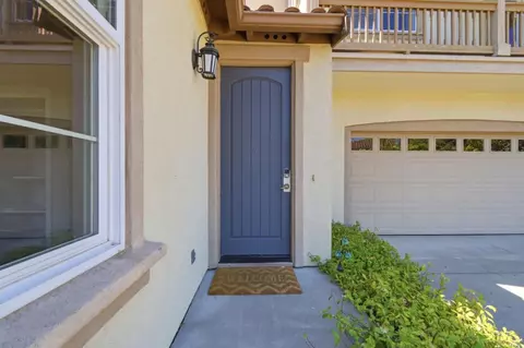 Entry Way - 370 Klein Ave, Vallejo, CA 94592 photo 1 of 2