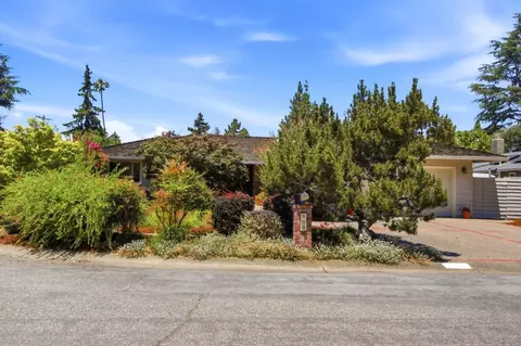 950 Black Mountain Ct, Los Altos, CA 94024