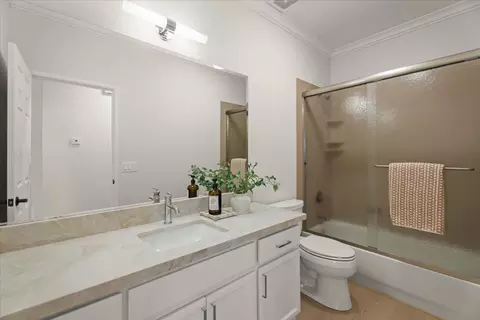 Bath - 1050 Violet Way, Gilroy, CA 95020 photo 1 of 4