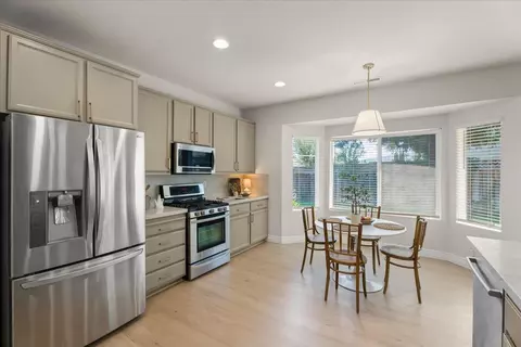 Kitchen - 1050 Violet Way, Gilroy, CA 95020 photo 4 of 5
