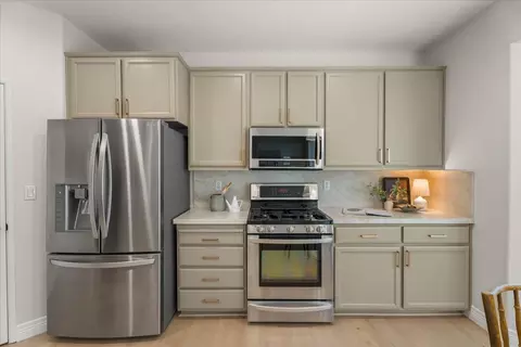 Kitchen - 1050 Violet Way, Gilroy, CA 95020 photo 5 of 5