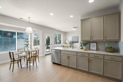 Kitchen - 1050 Violet Way, Gilroy, CA 95020 photo 3 of 5