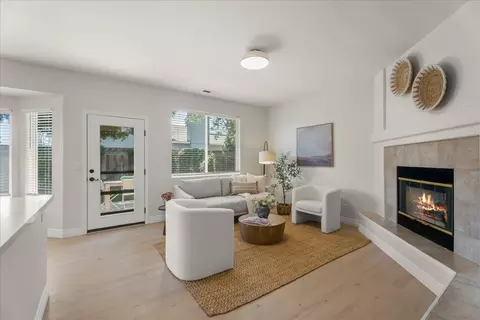 Living - 1050 Violet Way, Gilroy, CA 95020 photo 5 of 6