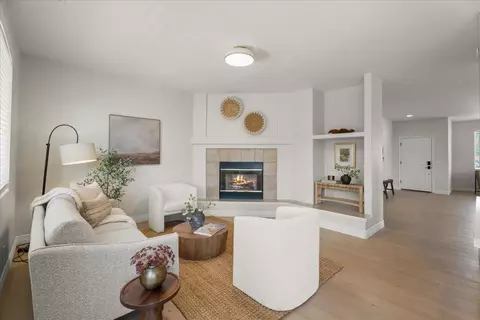 Living - 1050 Violet Way, Gilroy, CA 95020 photo 6 of 6