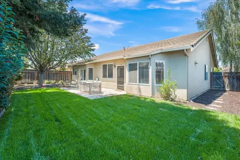 Exterior - 1050 Violet Way, Gilroy, CA 95020 photo 10 of 12