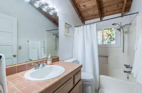 Bath - 3239 Serra Ave, Carmel, CA 93923 photo 3 of 3