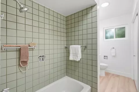 Bath - 1409 Oxford St 5, Berkeley, CA 94709 photo 2 of 2