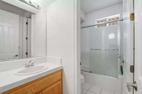 Bath - 522 Seacliff Pl, Richmond, CA 94801 photo 4 of 5