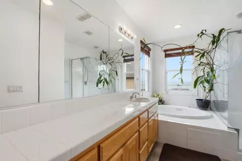 Bath - 522 Seacliff Pl, Richmond, CA 94801 photo 1 of 5