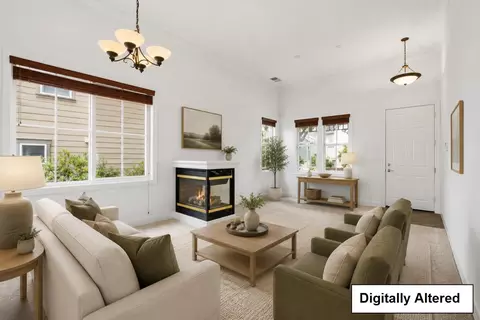 Living - 522 Seacliff Pl, Richmond, CA 94801 photo 3 of 4