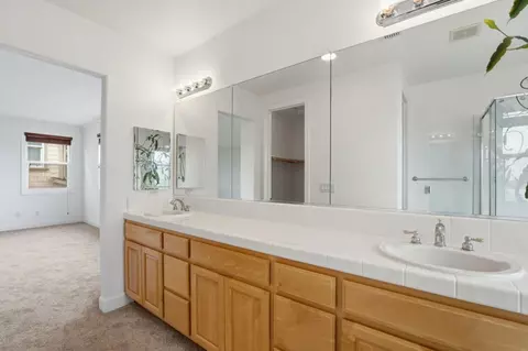 Bath - 522 Seacliff Pl, Richmond, CA 94801 photo 2 of 5