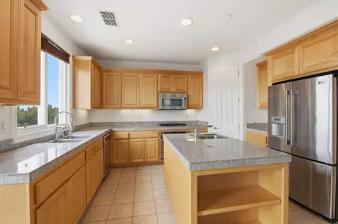 Kitchen - 522 Seacliff Pl, Richmond, CA 94801 photo 1 of 2