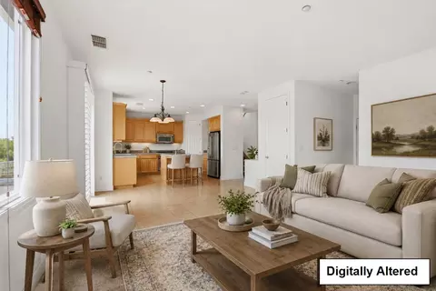 Living - 522 Seacliff Pl, Richmond, CA 94801 photo 4 of 4
