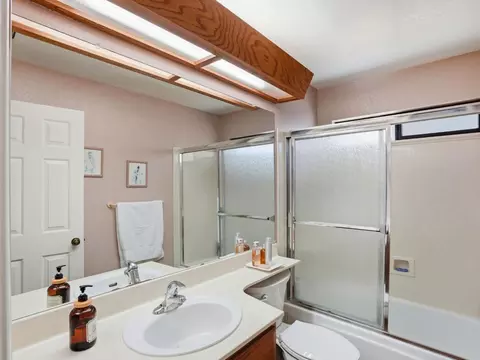 Bath - 231 Breezewalk Dr, Vallejo, CA 94591 photo 5 of 5