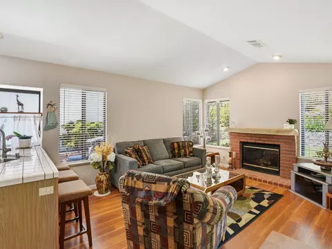 Living - 231 Breezewalk Dr, Vallejo, CA 94591 photo 3 of 6