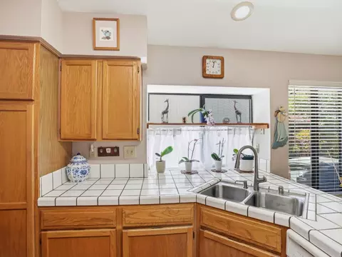 Kitchen - 231 Breezewalk Dr, Vallejo, CA 94591 photo 3 of 5