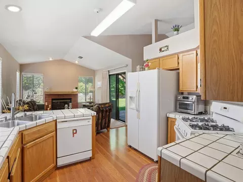 Kitchen - 231 Breezewalk Dr, Vallejo, CA 94591 photo 5 of 5