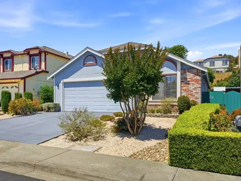 Exterior - 231 Breezewalk Dr, Vallejo, CA 94591 photo 2 of 11