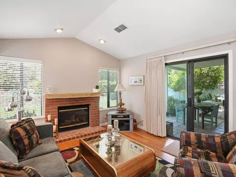 Living - 231 Breezewalk Dr, Vallejo, CA 94591 photo 4 of 6