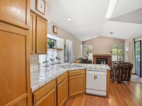 Kitchen - 231 Breezewalk Dr, Vallejo, CA 94591 photo 4 of 5