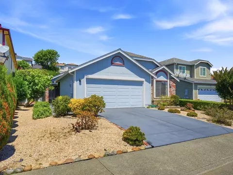 Exterior - 231 Breezewalk Dr, Vallejo, CA 94591 photo 3 of 11