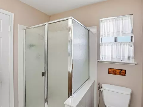 Bath - 231 Breezewalk Dr, Vallejo, CA 94591 photo 2 of 5