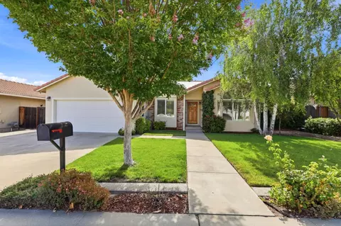 1191 Trieste Dr, Hollister, CA 95023