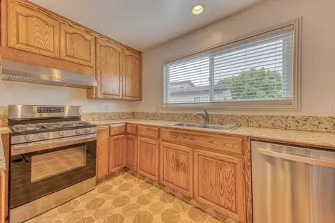 Kitchen - 476 Larson Ct, Marina, CA 93933 photo 3 of 4