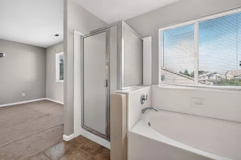 Bath - 1185 Raven Ct, Salinas, CA 93905 photo 2 of 5