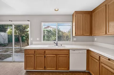 Kitchen - 1185 Raven Ct, Salinas, CA 93905 photo 3 of 5