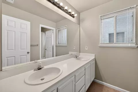 Bath - 1185 Raven Ct, Salinas, CA 93905 photo 1 of 5
