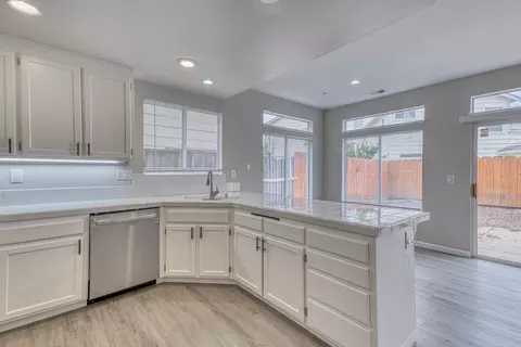 Kitchen - 1920 Constitution Blvd 24, Salinas, CA 93905 photo 2 of 3