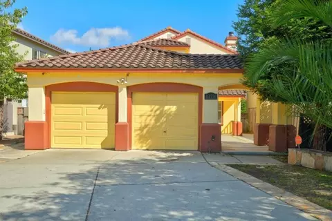 1176 Cobblestone St, Salinas, CA 93905