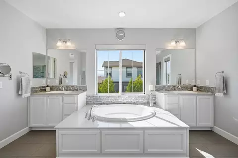 Bath - 19217 Eagle View Dr, Morgan Hill, CA 95037 photo 5 of 6