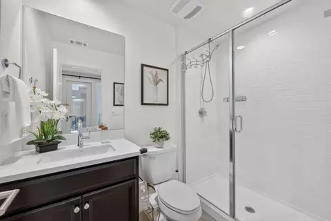Bath - 1718 Hazelnut Ln, Milpitas, CA 95035 photo 4 of 4