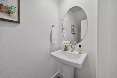 Bath - 1718 Hazelnut Ln, Milpitas, CA 95035 photo 1 of 4