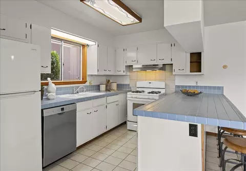 Kitchen - 807 Tierra Alta St, Moss Beach, CA 94038 photo 2 of 4