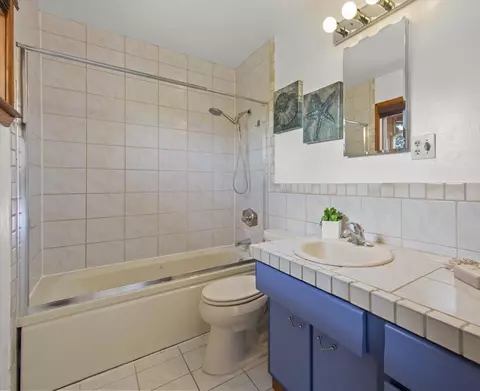 Bath - 807 Tierra Alta St, Moss Beach, CA 94038 photo 1 of 3