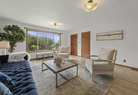 Living - 807 Tierra Alta St, Moss Beach, CA 94038 photo 2 of 3