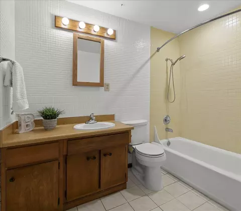 Bath - 807 Tierra Alta St, Moss Beach, CA 94038 photo 2 of 3