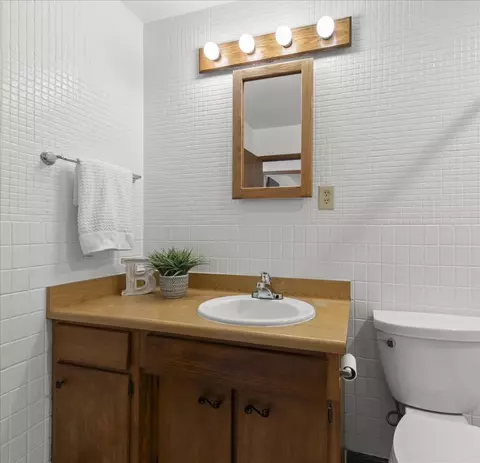 Bath - 807 Tierra Alta St, Moss Beach, CA 94038 photo 3 of 3