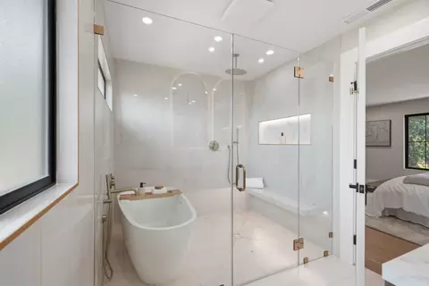Bath - 400 Patrick Way, Los Altos, CA 94022 photo 3 of 6