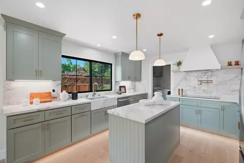 Kitchen - 400 Patrick Way, Los Altos, CA 94022 photo 3 of 4