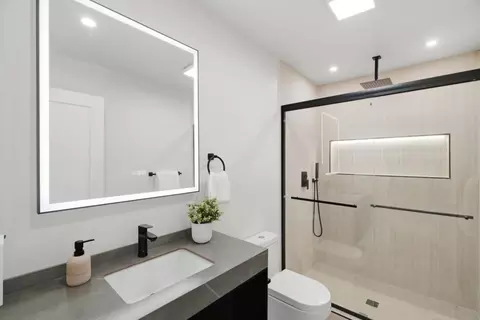 Bath - 400 Patrick Way, Los Altos, CA 94022 photo 5 of 6