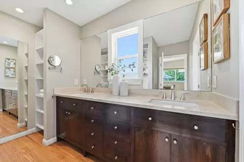 Bath - 201 Thompson Sq, Mountain View, CA 94043 photo 4 of 5