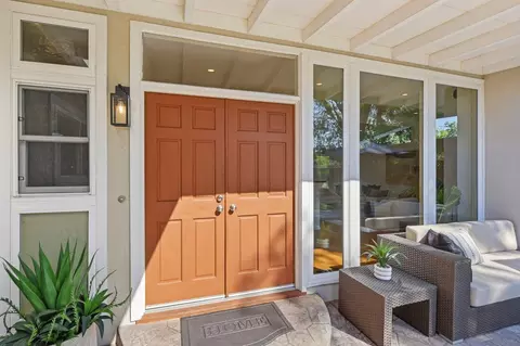 201 Thompson Sq, Mountain View, CA 94043