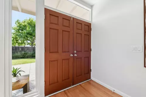 Entry Way - 201 Thompson Sq, Mountain View, CA 94043 photo 2 of 2