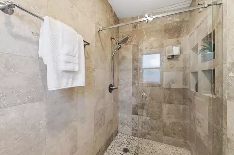 Bath - 201 Thompson Sq, Mountain View, CA 94043 photo 5 of 5