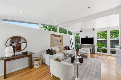 Living - 201 Thompson Sq, Mountain View, CA 94043 photo 3 of 4